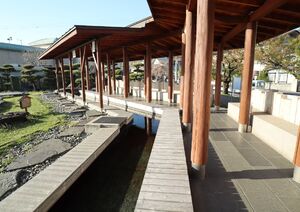 湖畔公園　足湯