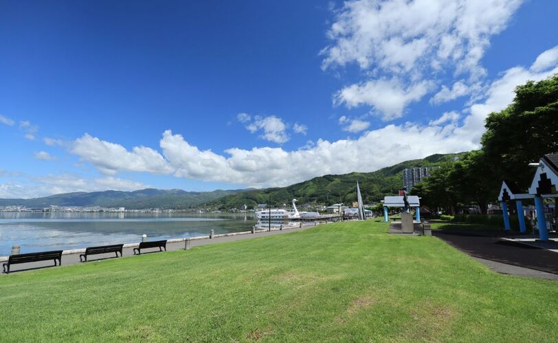諏訪市　湖畔公園