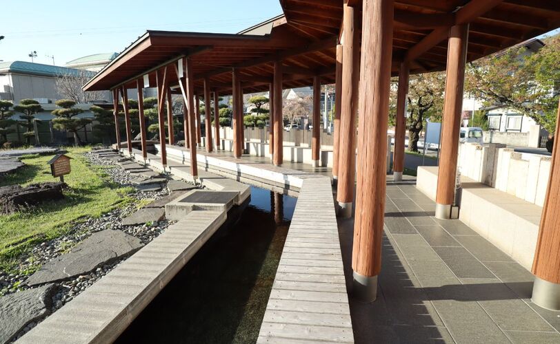 湖畔公園　足湯