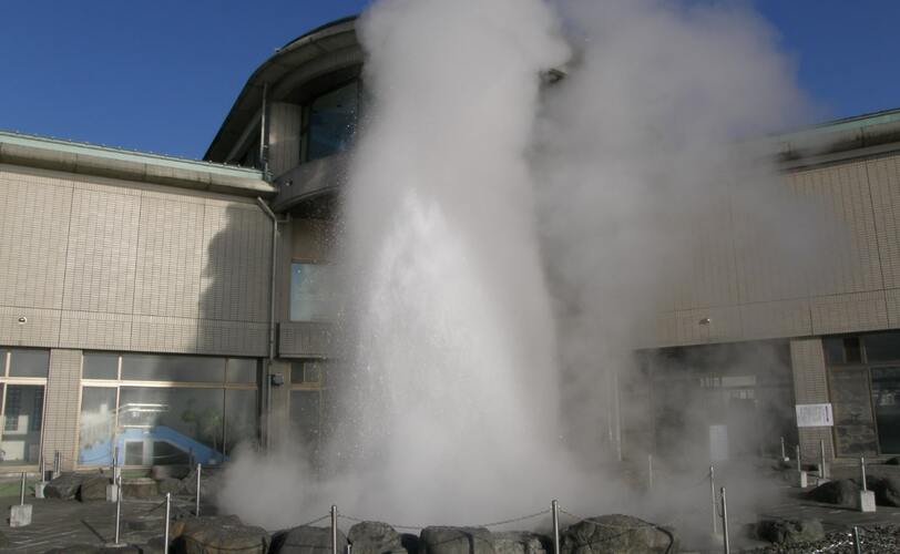 諏訪湖間欠泉センター