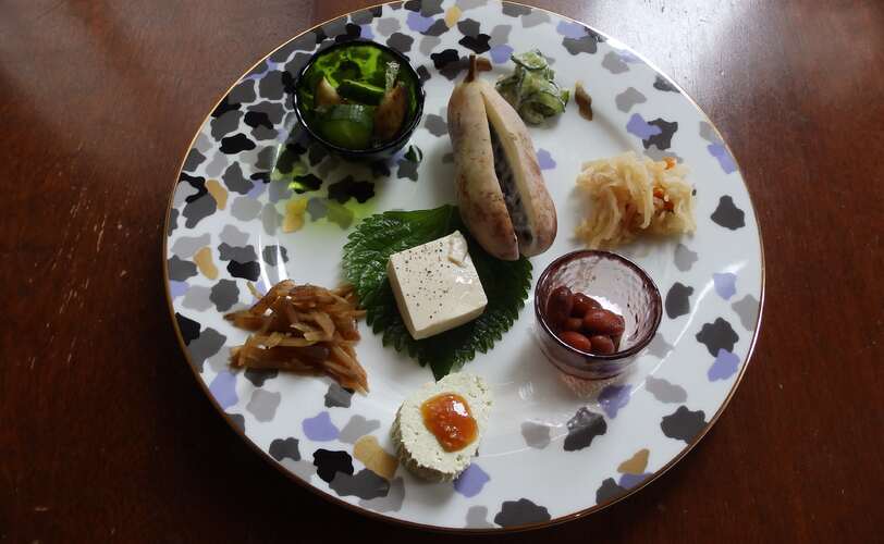 ランチの最初に提供する「こびる皿」